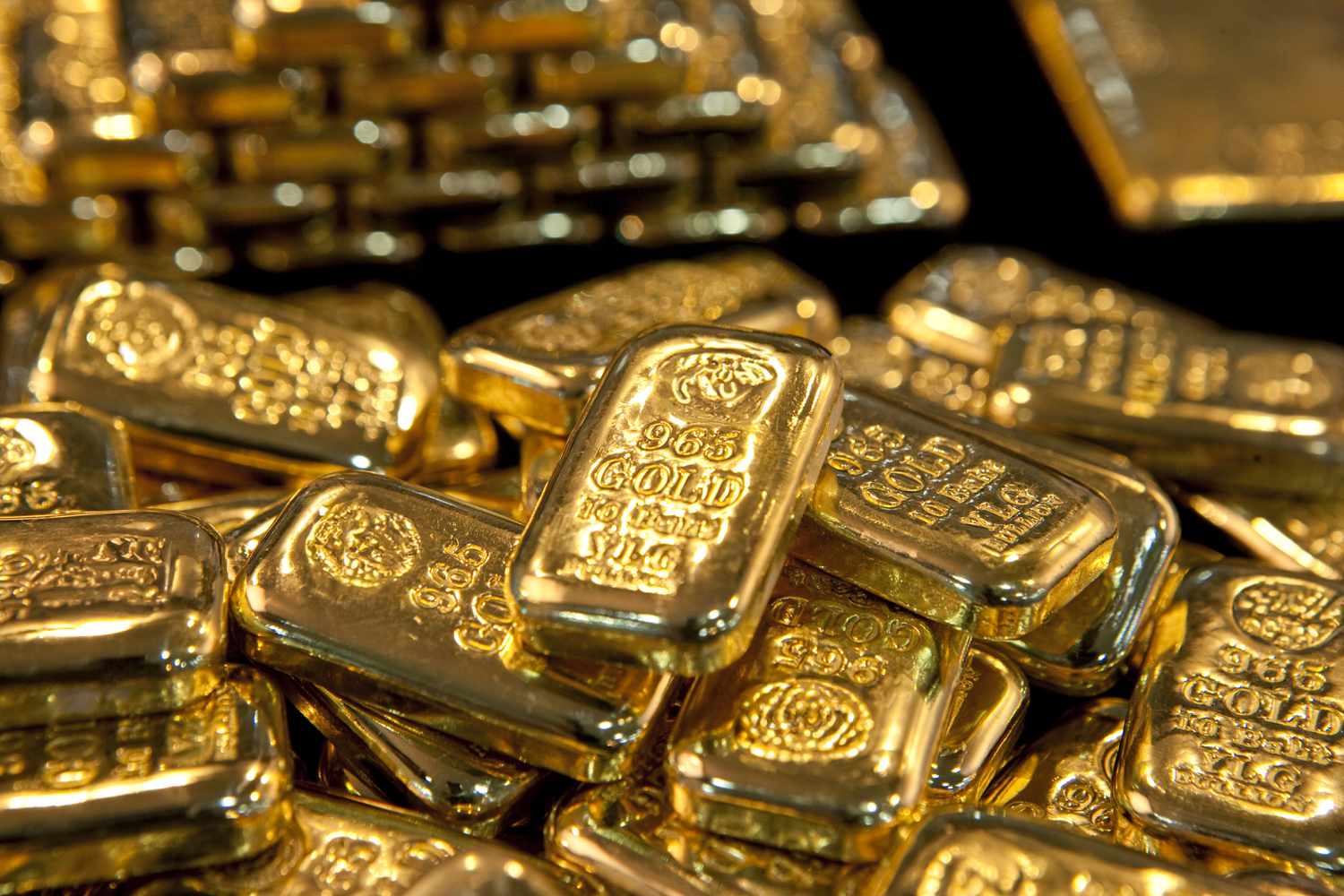 Gold prices near ₹75,000 per 10 grams: Should Investors Make Their Move?