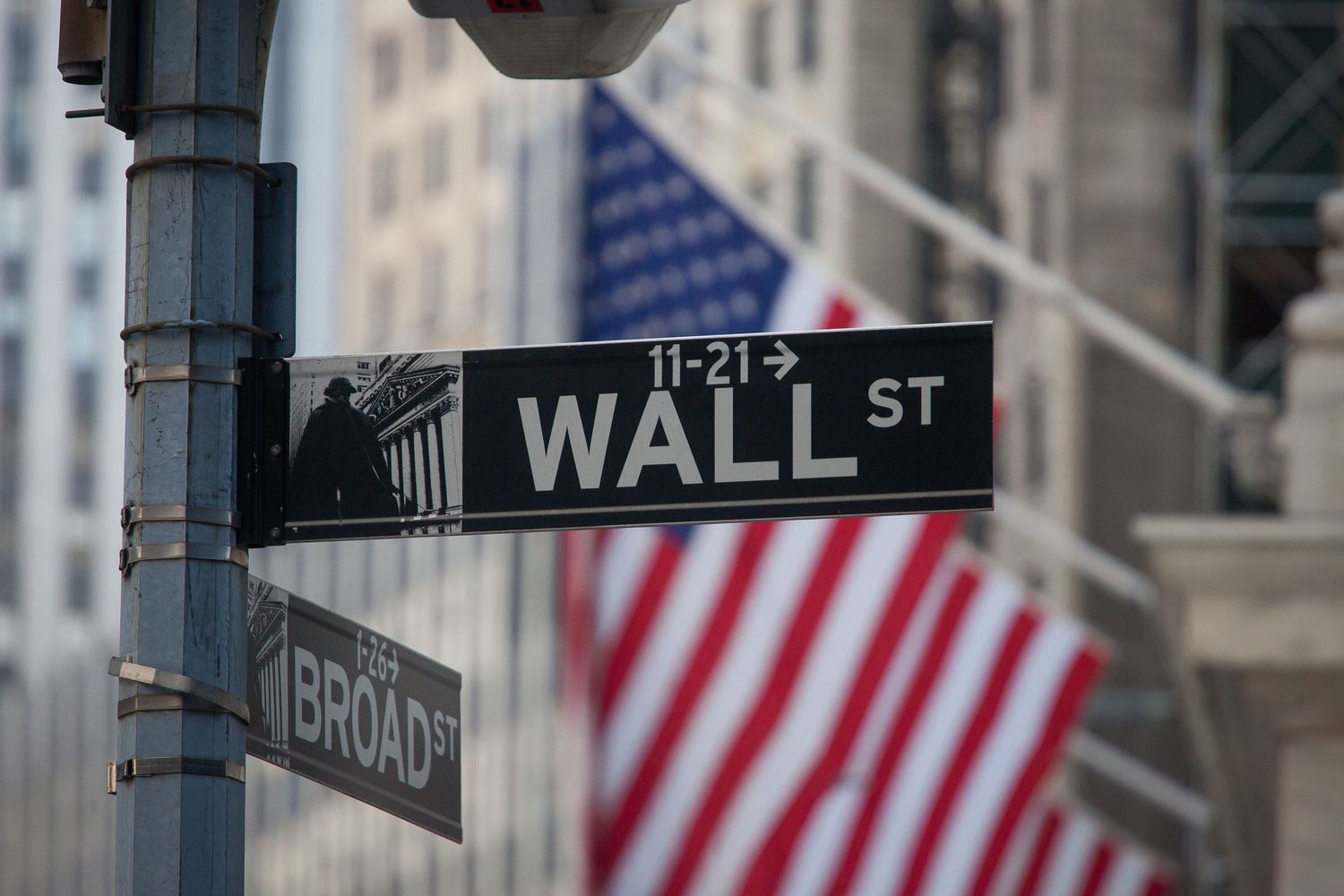 Wall Street Gains Amid Speculation of Fed Rate Cuts: Key Insights for Investors